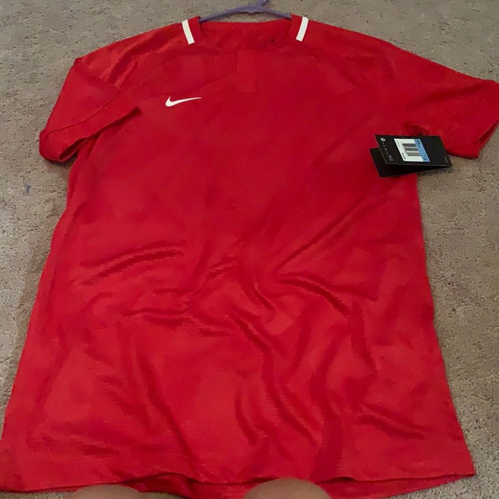 Men’s dry fit Nike shirt
